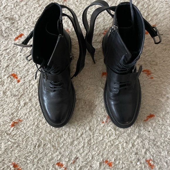 Saint Laurent Army Buckled leather Ankle Boot - Picture 3 of 4